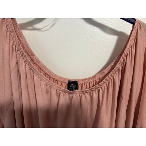 Ruffled Sleeve Tunic w/crocheted cut out daisies by Win Wim - Picture 4 of 9